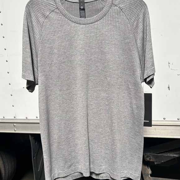 NWT lululemon athletica Gray Short Sleeve Tee - Picture 2 of 4